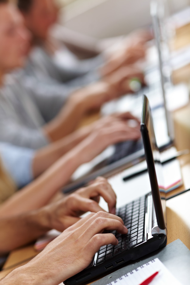 workers.laptops.hands
