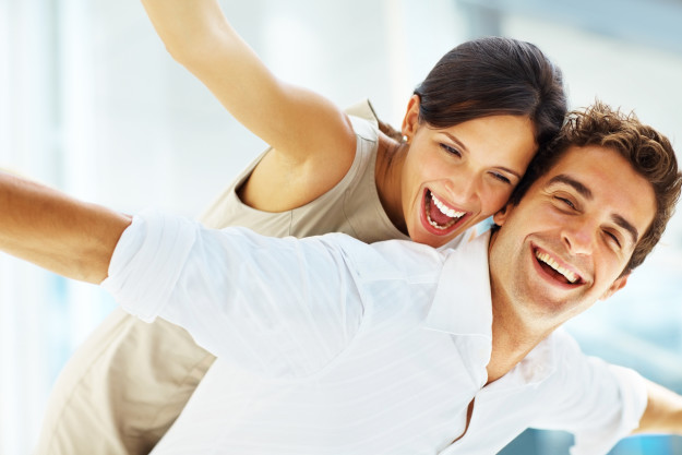 smile.couple.flying